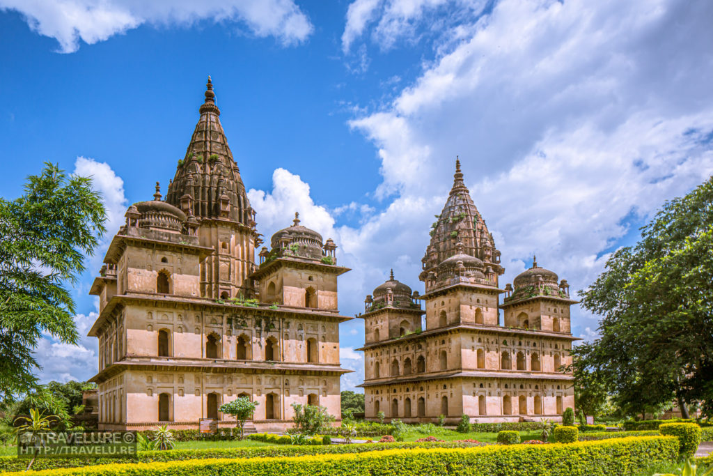 The Bundela kings' cenotaphs - Travelure ©