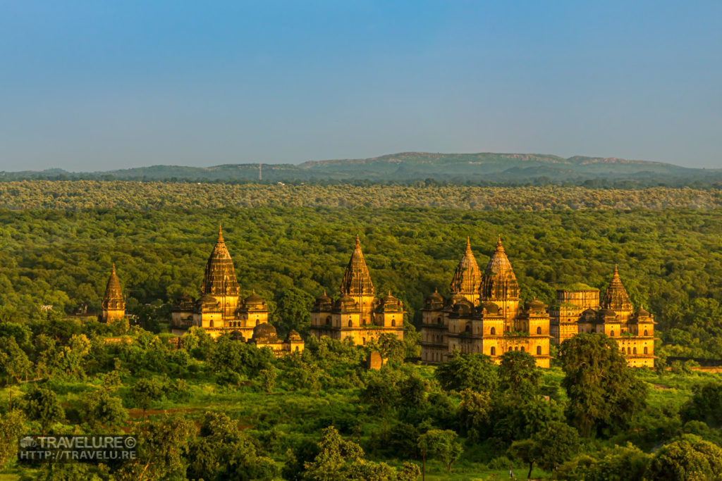 The cluster of Bundela kings' cenotaphs - Travelure ©