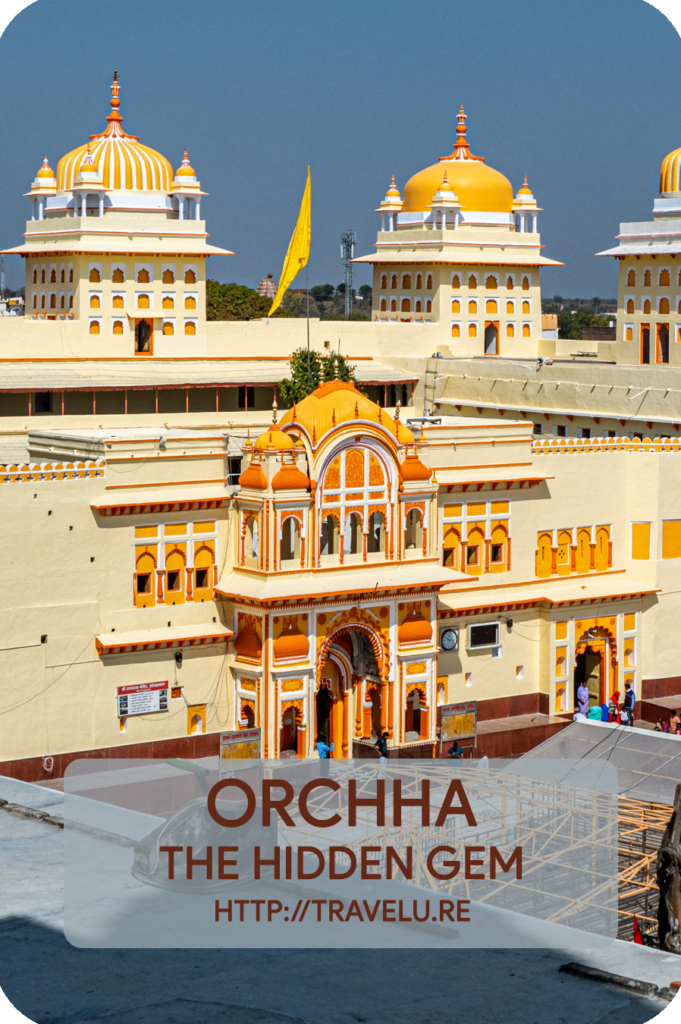 Part of the Orchha Fort complex, Orchha Palace has two distinct sections – Raja Mahal (King’s Palace) and Jahangir Mahal (Palace). While Raja Mahal typifies Bundela architecture, the Jahangir Mahal is a sterling example of Mughal architecture. - Orchha - The Hidden Gem - Travelure ©