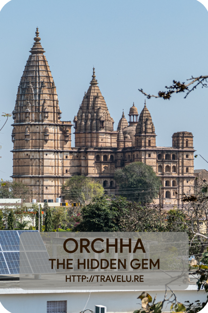 Part of the Orchha Fort complex, Orchha Palace has two distinct sections – Raja Mahal (King’s Palace) and Jahangir Mahal (Palace). While Raja Mahal typifies Bundela architecture, the Jahangir Mahal is a sterling example of Mughal architecture. - Orchha - The Hidden Gem - Travelure ©