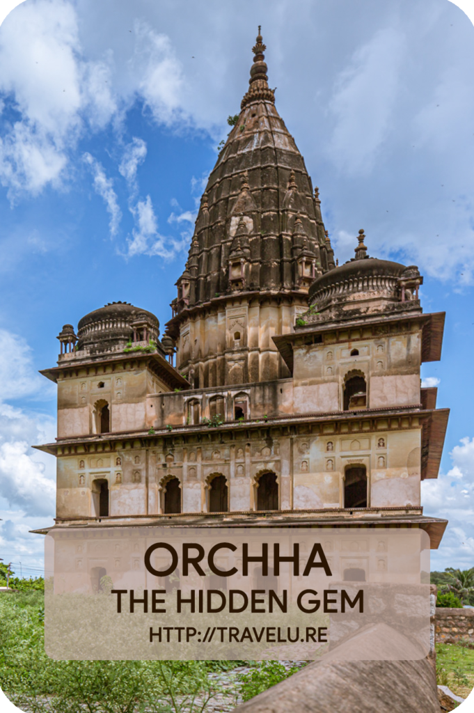 Part of the Orchha Fort complex, Orchha Palace has two distinct sections – Raja Mahal (King’s Palace) and Jahangir Mahal (Palace). While Raja Mahal typifies Bundela architecture, the Jahangir Mahal is a sterling example of Mughal architecture. - Orchha - The Hidden Gem - Travelure ©