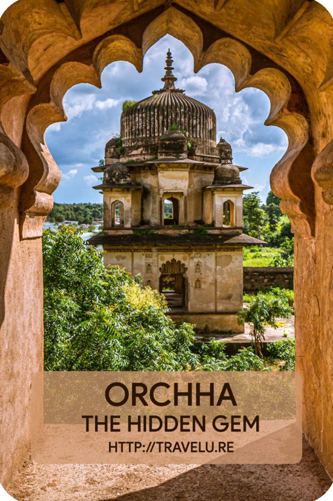 Part of the Orchha Fort complex, Orchha Palace has two distinct sections – Raja Mahal (King’s Palace) and Jahangir Mahal (Palace). While Raja Mahal typifies Bundela architecture, the Jahangir Mahal is a sterling example of Mughal architecture. - Orchha - The Hidden Gem - Travelure ©