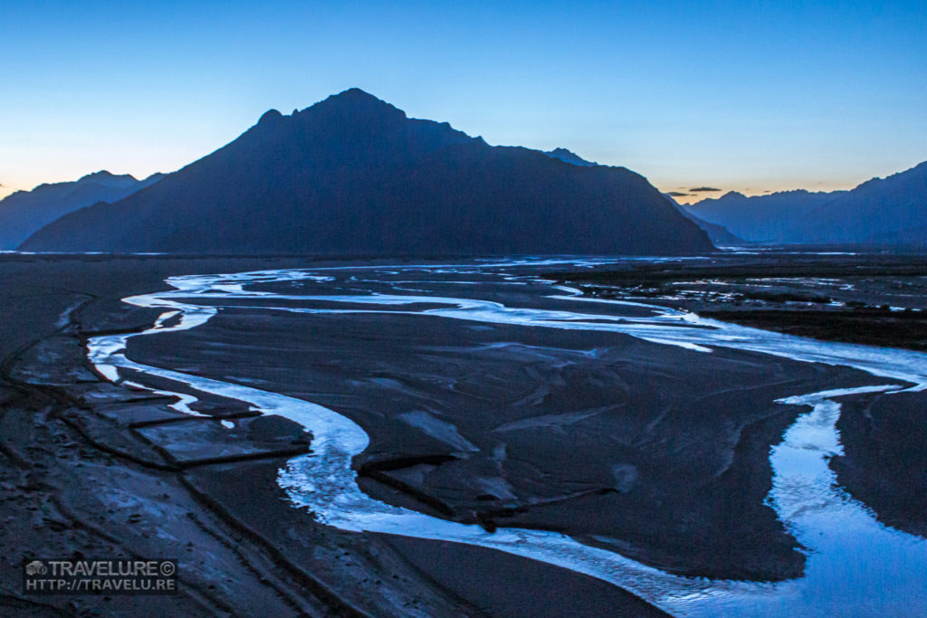 Shot #6: Shimmering Shyok flows through Nubra Valley, Ladakh. Shot at dusk. EXIF: ISO 1600; Focal Length 24mm; Aperture f/2.8; Shutter Speed 1/6. - Capturing a landscape - Travelure ©