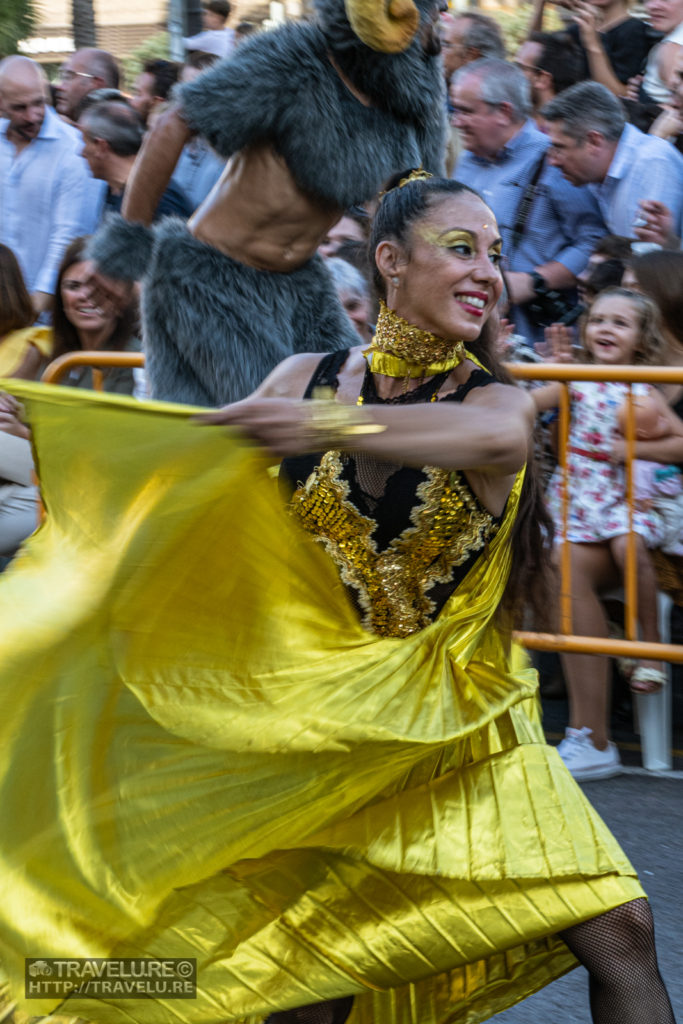 Skin tone and strong yellows separate the dancer from the grey background. ISO 125;	Focal Length 128mm;	Aperture f/22;	Shutter Speed 1/60 - Adding the third dimension - Travelure ©