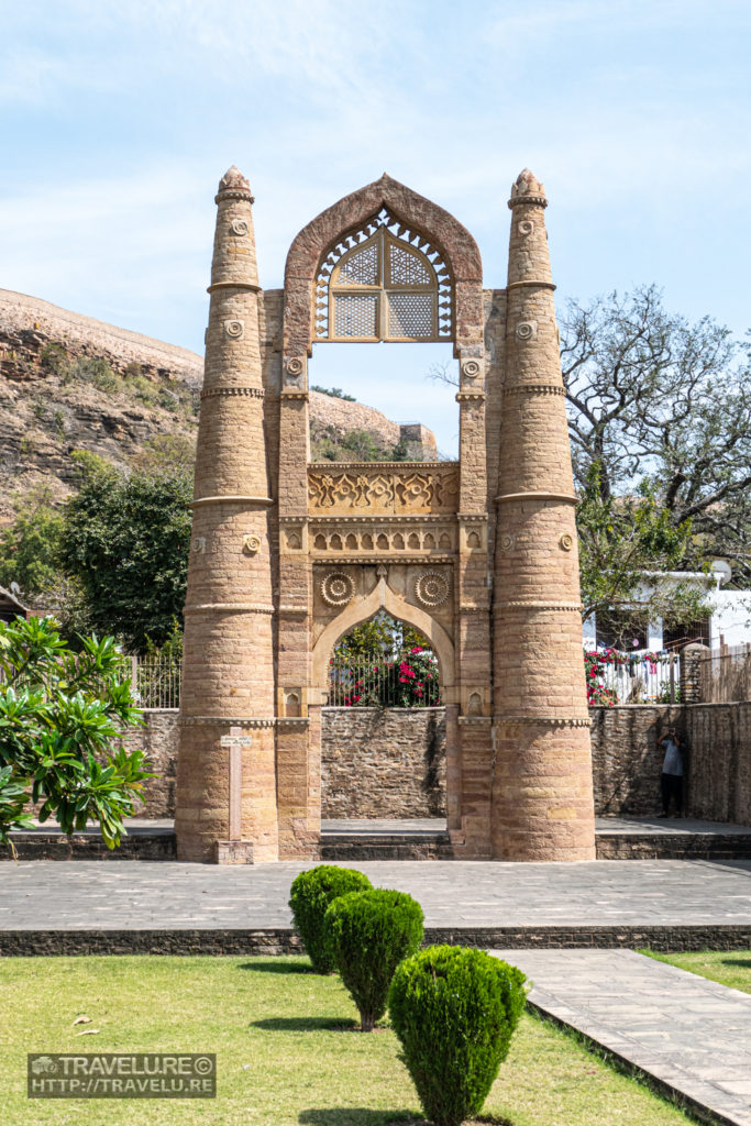 Badal Mahal, a gateway to nowhere - Travelure ©