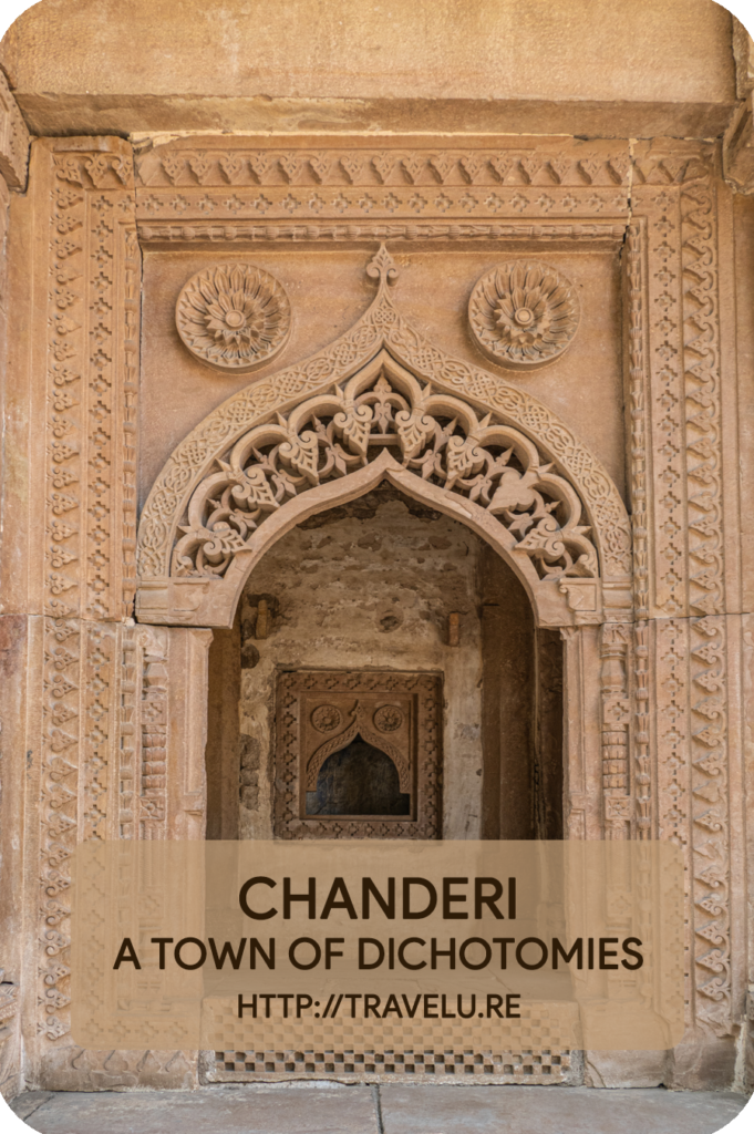 Badal Mahal, a gate leading to nowhere built by the Malwa kings; Kati Ghati Gateway, built to welcome the Sultan of Malwa Ghiyasuddin Khilji, with no door or even no spot for hinges to hold a door. These facts had me rolling my eyes again! - Chanderi - A Town of Dichotomies - Travelure ©