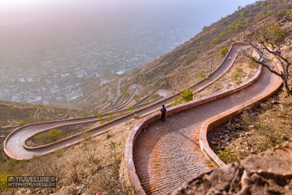 Winding route to Jaigarh - Travelure ©