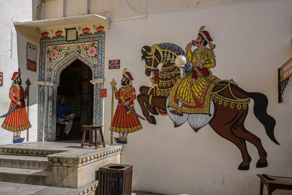 Entrance mural, Udaipur City Palace - Travelure ©