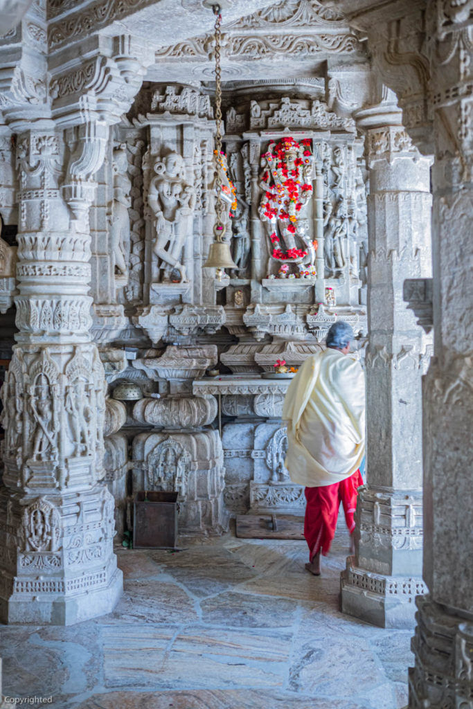 Each of the 1444 pillars in Ranakpur Temple is uniquely carved - Travelure ©