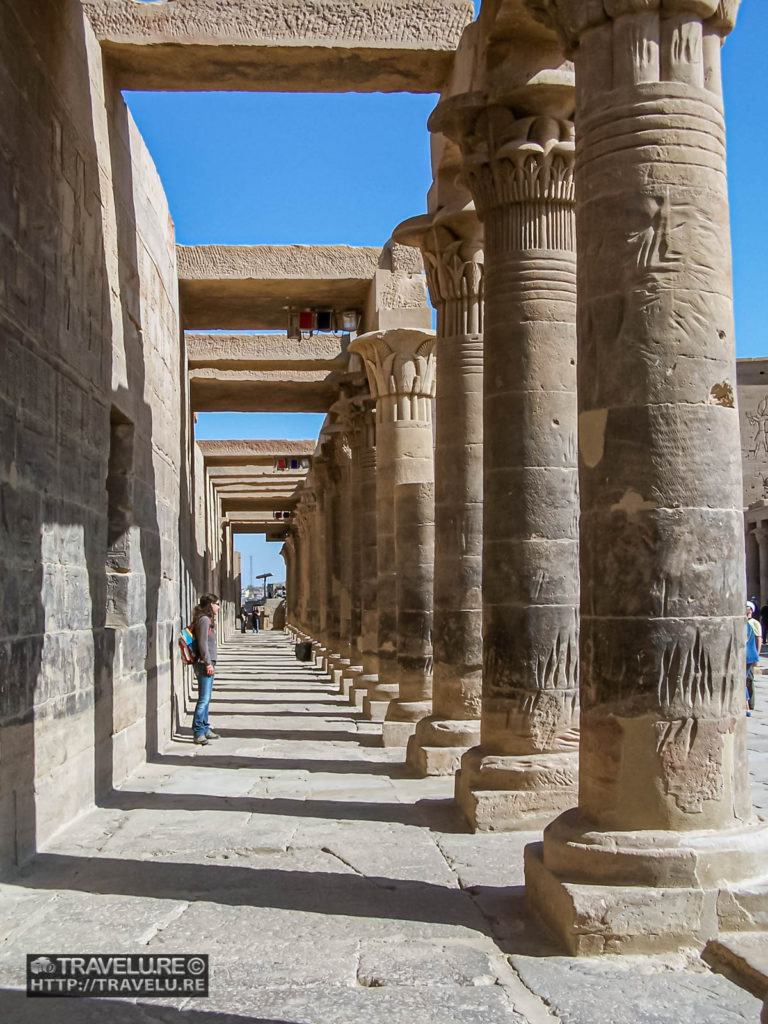 The western colonnade leading upto the temple - Travelure ©