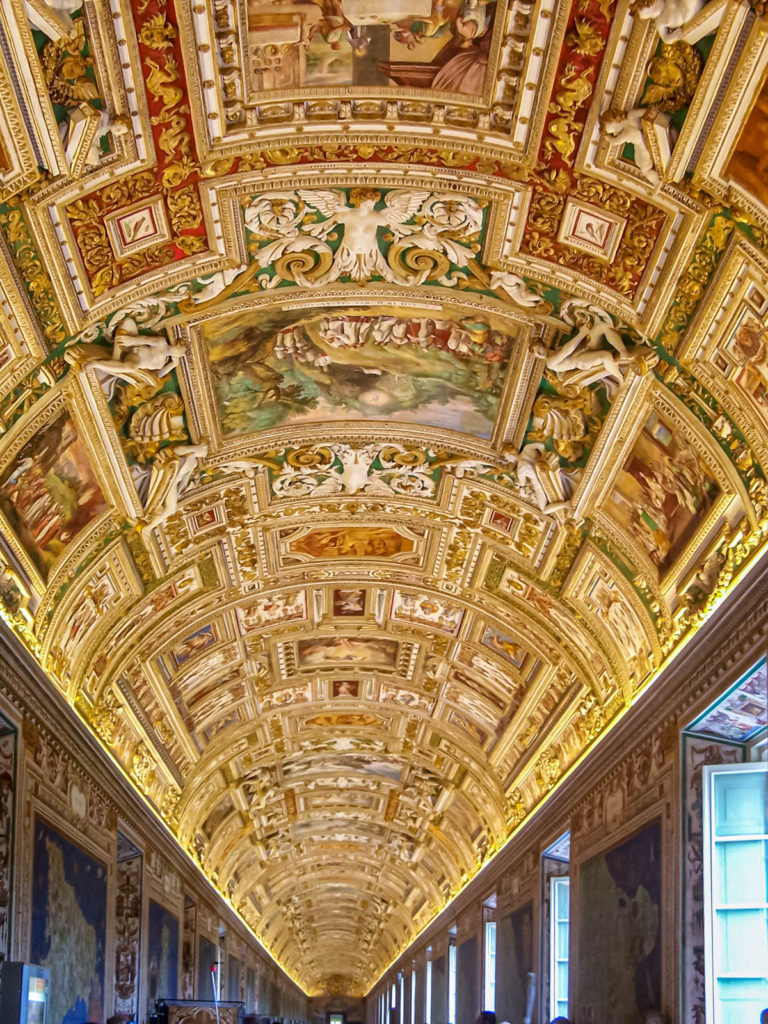 Beautiful murals on the ceiling of the Gallery of Maps - Travelure ©