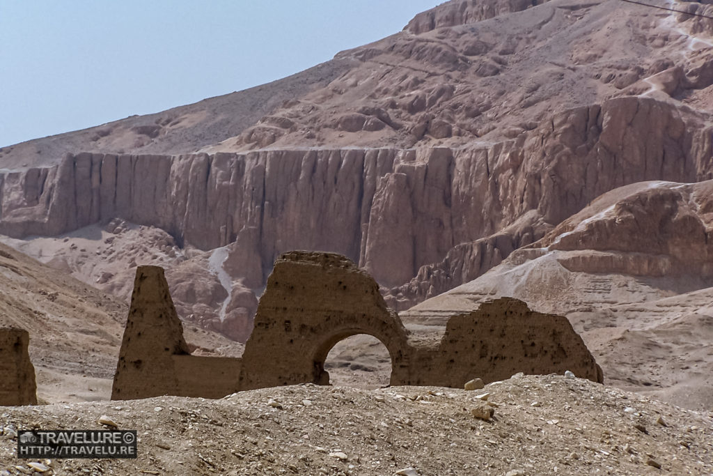 Vast valley of kings. It hid precious treasures for many millennia! - Travelure ©