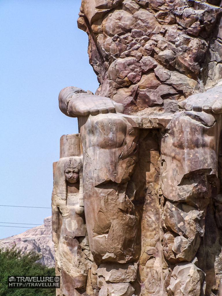 A stone splinter repurposed from another old monument, wedged in to keep the boulders in place - Travelure ©