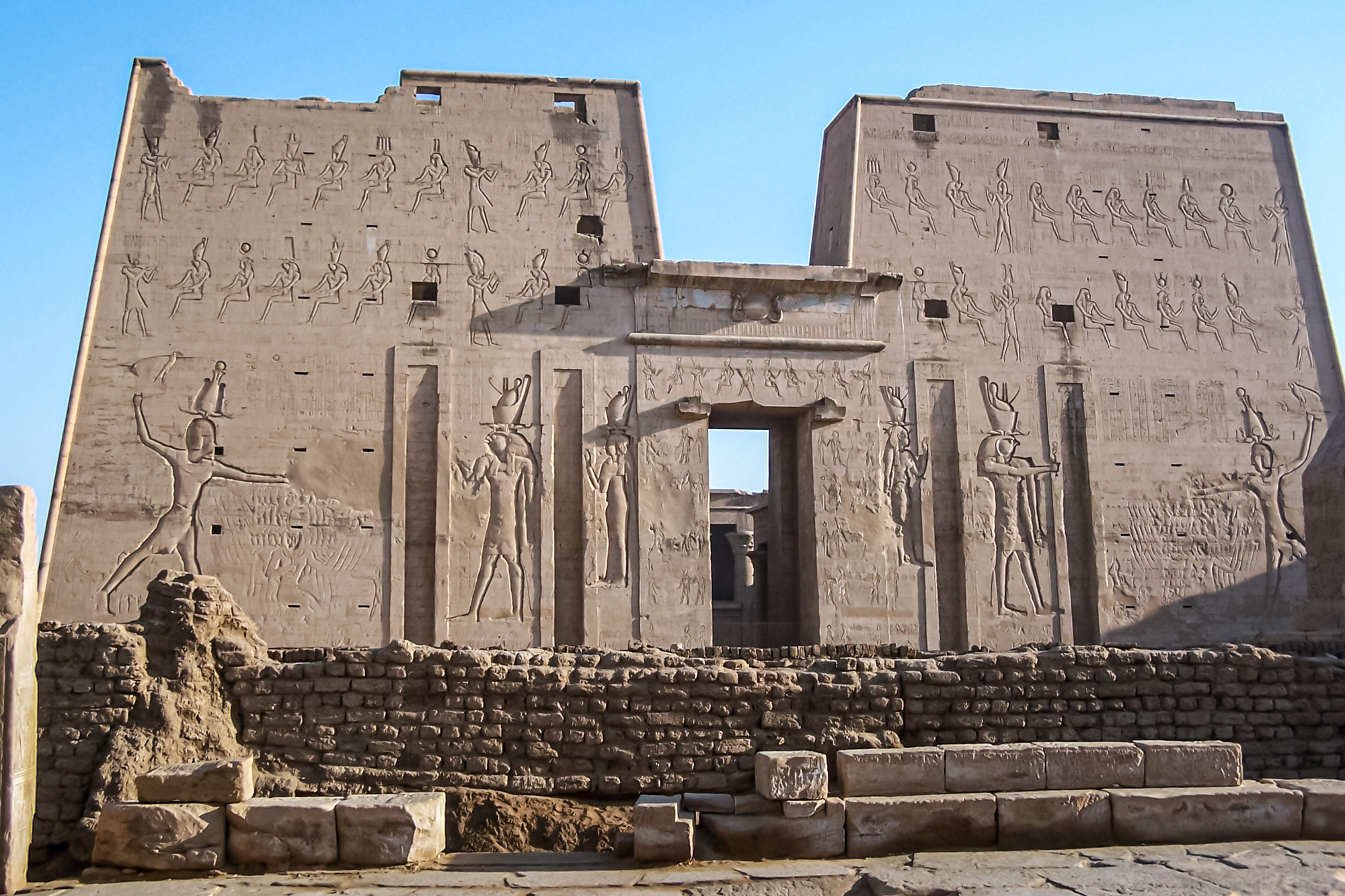 Temple of Horus, Edfu, Egypt - Fountainhead of a Cult - Travelure ©