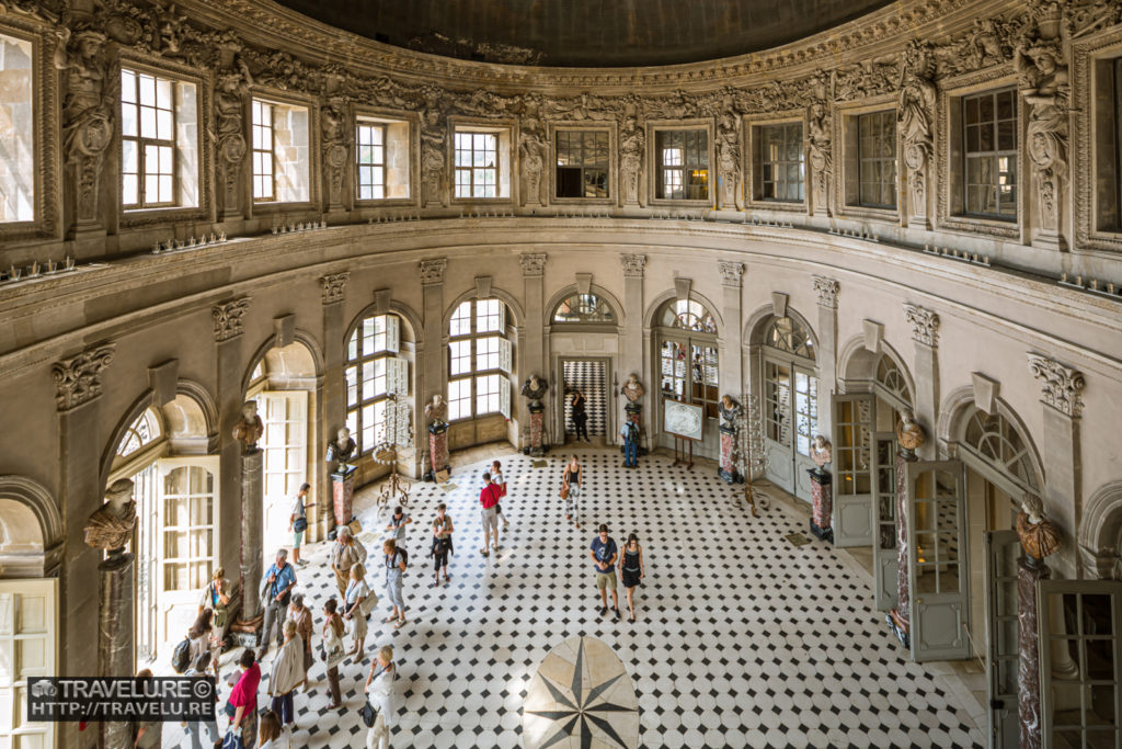 The double height grand salon - centrepiece of the mansion - Travelure ©