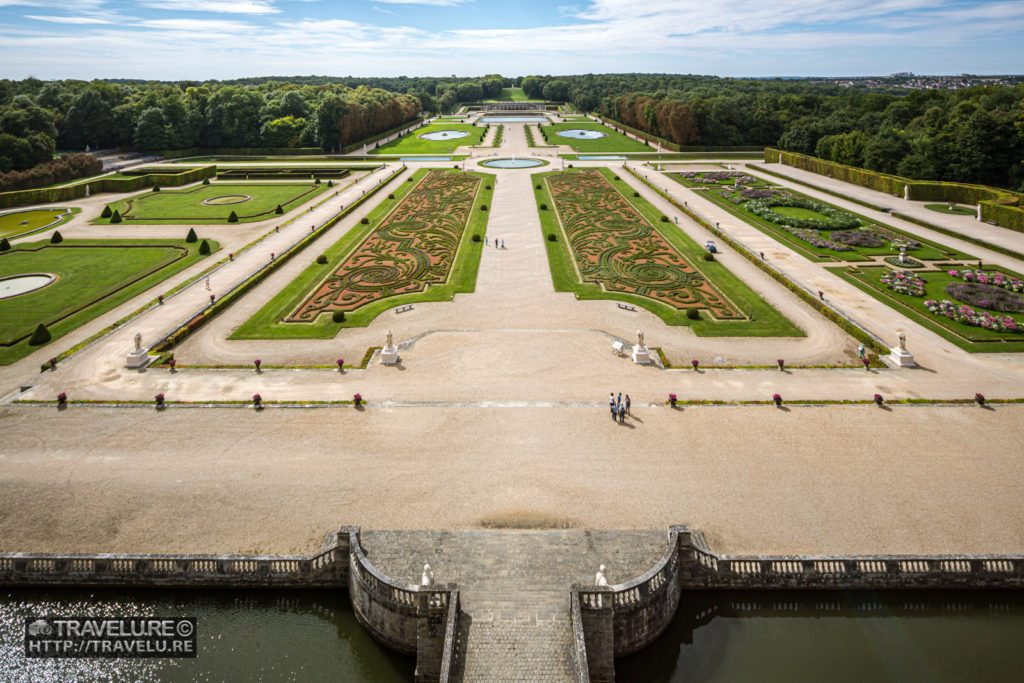 Magnificent formal gardens on the estate - Travelure ©