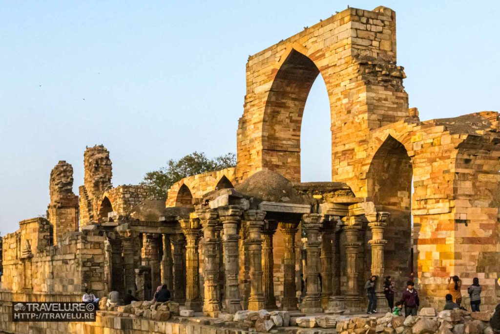 Other ruins around the Qutub Minar complex - Travelure ©