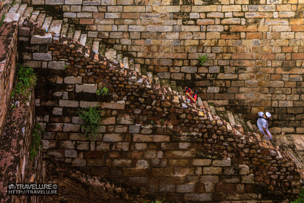 The baoli (step well) of Tughlaqabad Fort - Travelure ©