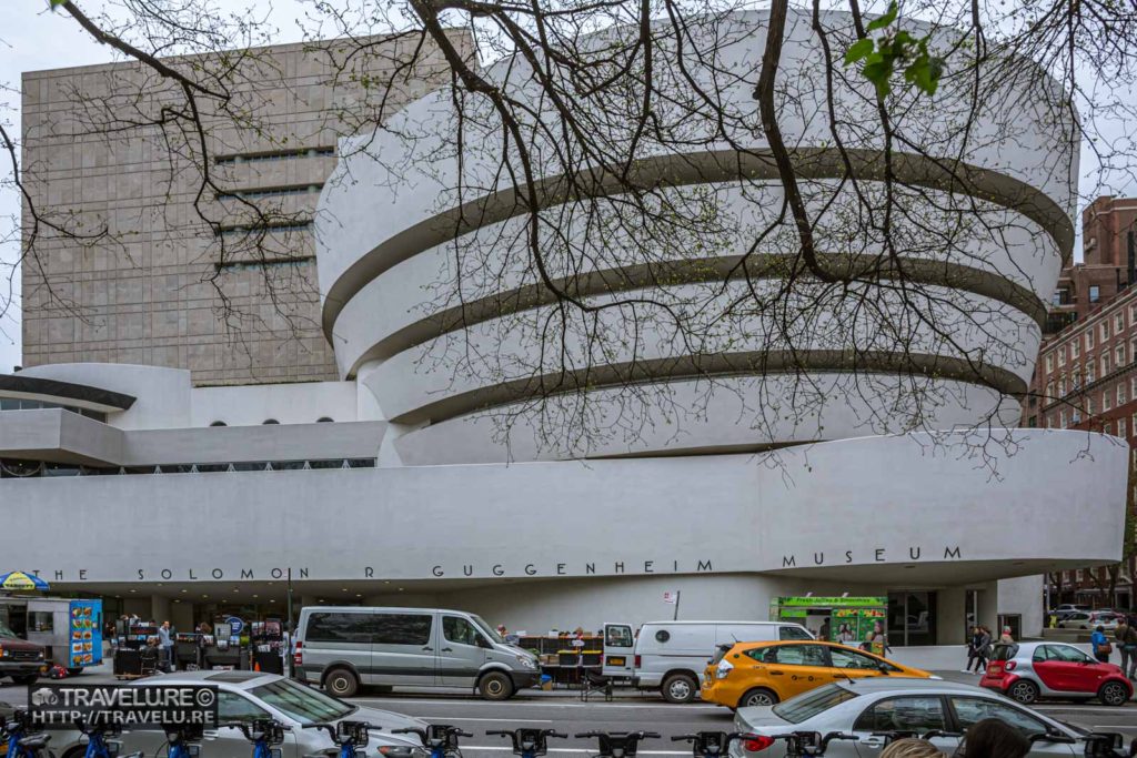 The fondant-cake exterior of Solomon R. Guggenheim Museum, NYC - Travelure ©