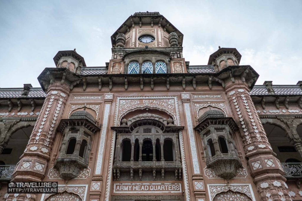 Imposing facade of the Army Headquarters - Travelure ©