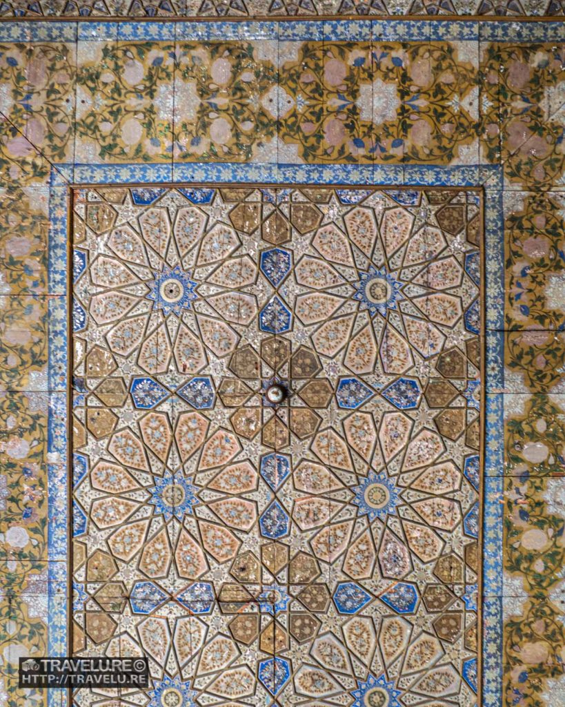 Papier Mache ceiling of Toshakhana - Travelure ©