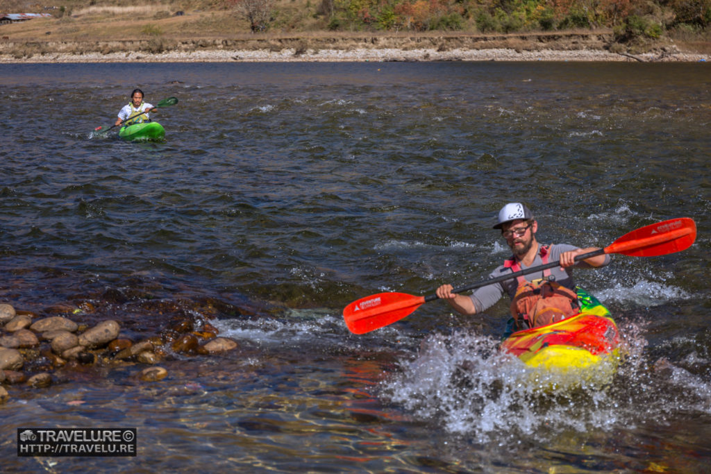 A kayaker cuts through the waters in River Siyom - Travelure ©