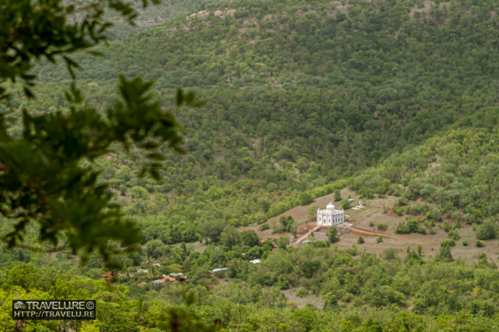 Breathtaking landscape surrounds Sinhagad - Travelure ©