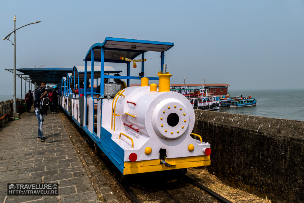 The inviting toy train on the jetty - Travelure ©