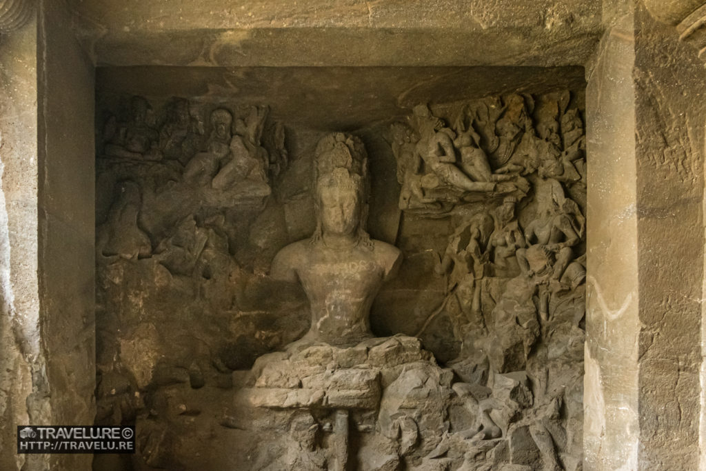 Bas relief near the entrance of Cave #1 - Travelure ©