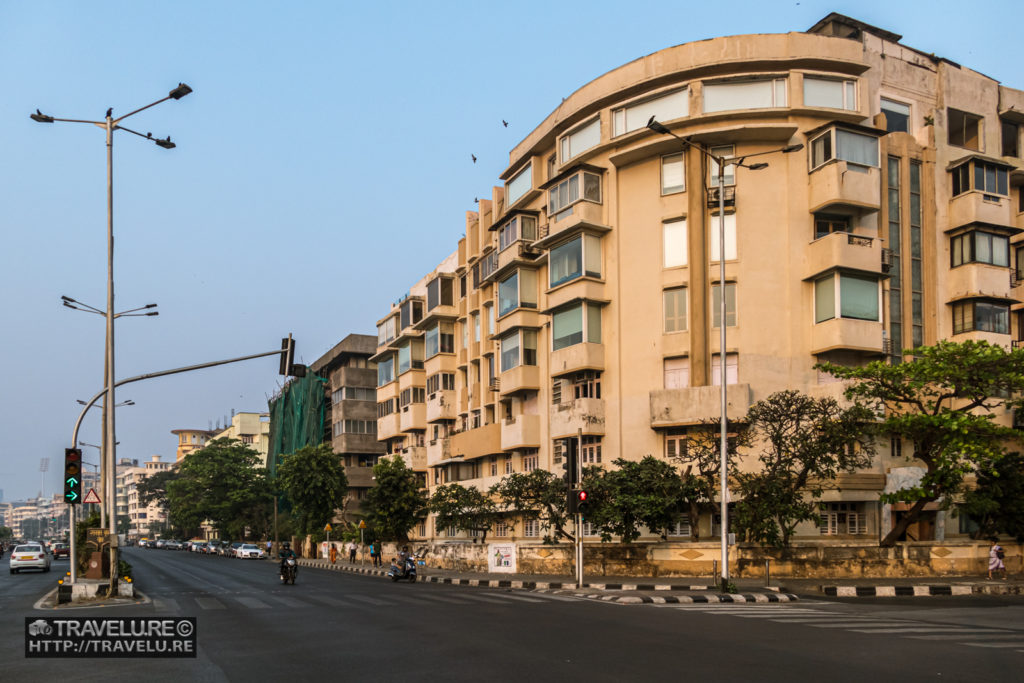 Art Deco residential buildings on Marine Drive - Travelure ©