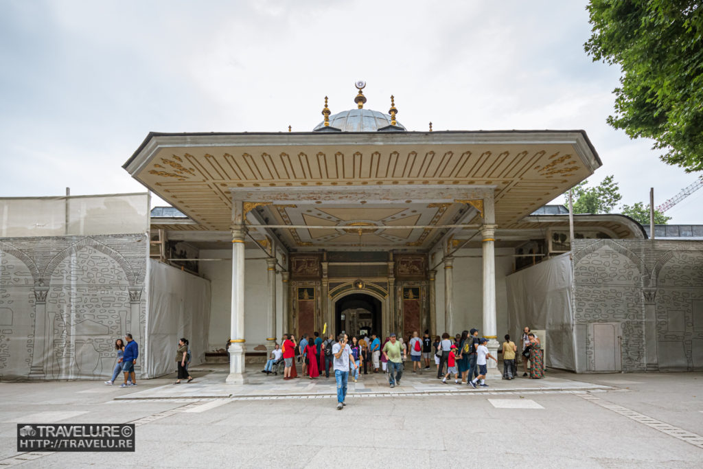 The imposing entrance to the Third Courtyard - The Gate of Felicity - Travelure ©