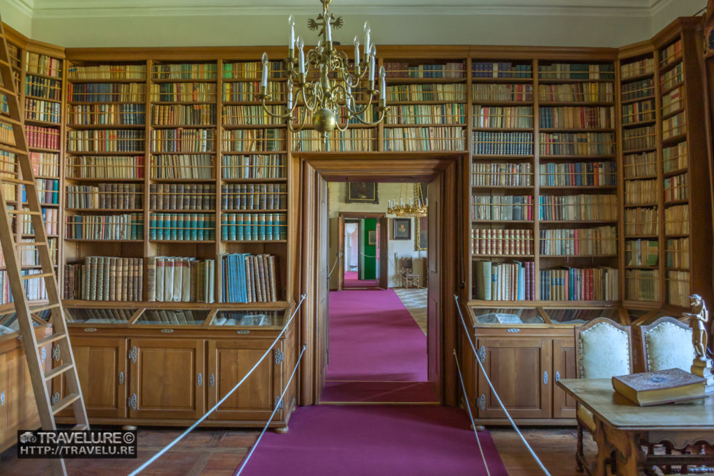 The castle library - Travelure ©