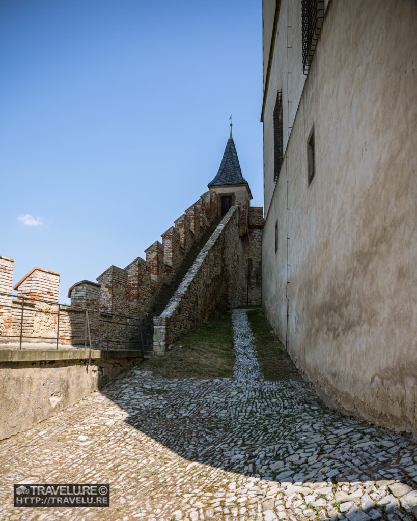 Castle bulwark with impressive girth - Travelure ©