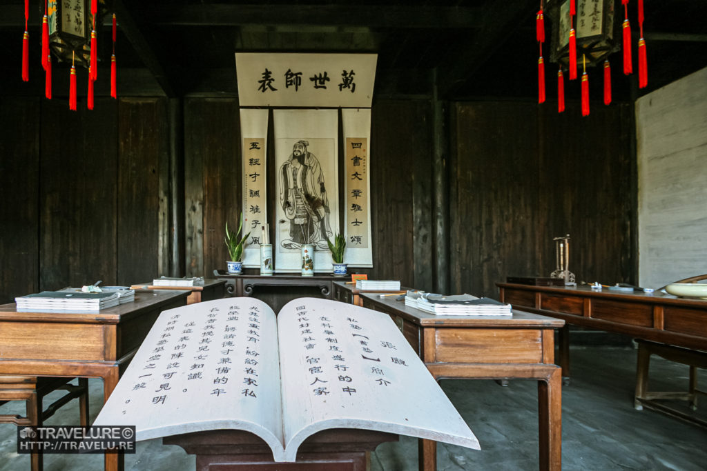 Inside a temple - Travelure ©