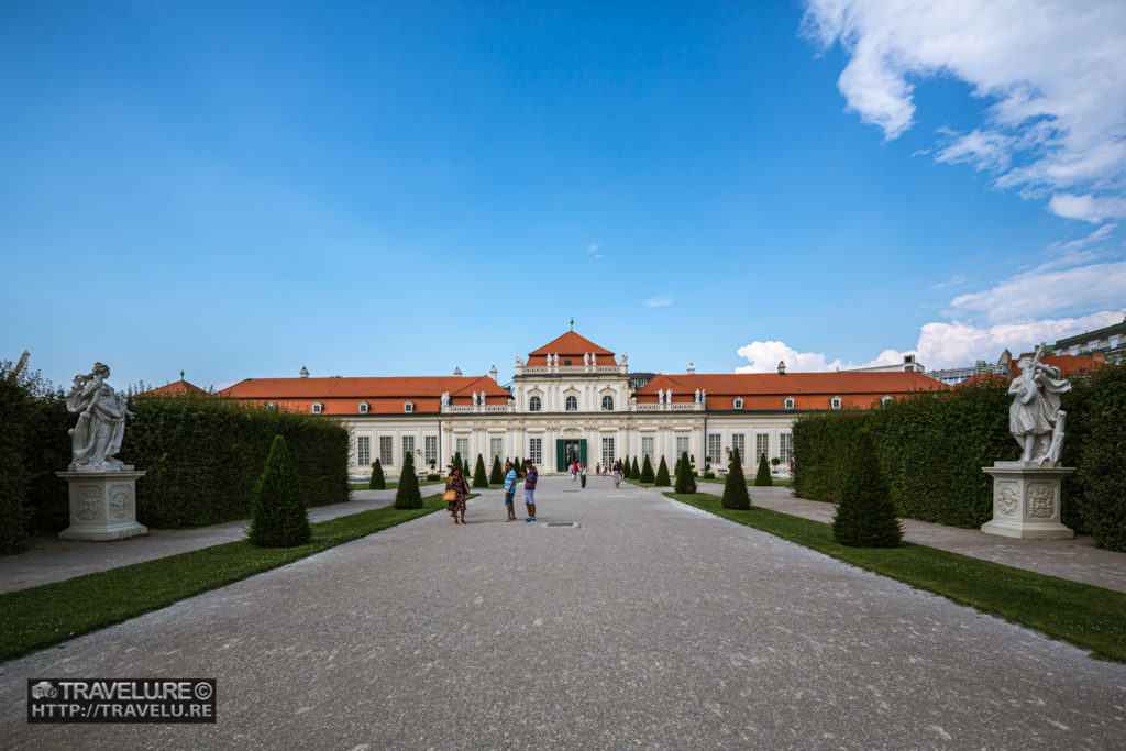 Lower Belvedere, from the walkway from Upper Belvedere - Travelure ©