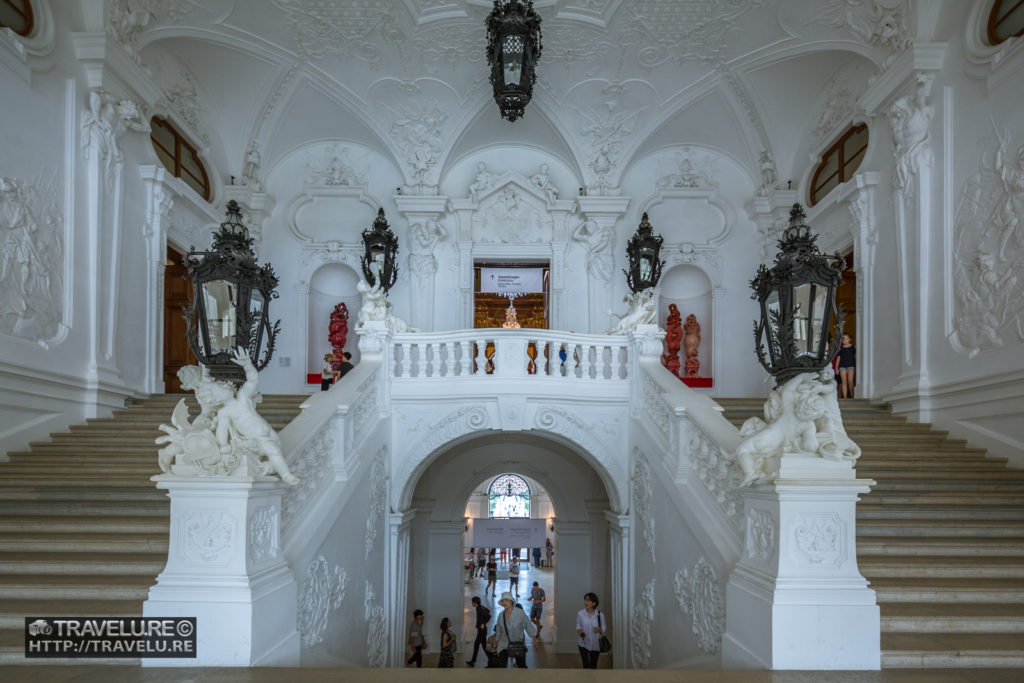 As you enter the Upper Belvedere, this impressive Grand Staircase adorned with marble statues greets you.⁣ - Travelure ©