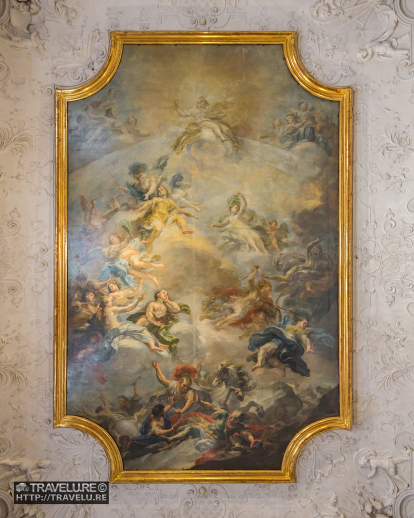 One of the ceiling murals from the Belvedere Palace! Don't miss out on the illusionistic quadratura painting that gives it a 3D feel!⁣ - Travelure ©