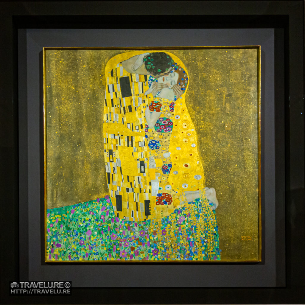 The Kiss by Gustav Klimt - Travelure ©