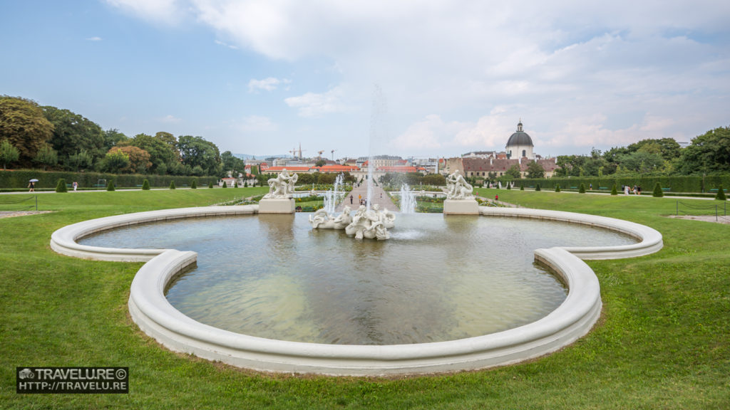 This fountain is the centrepiece of the estate's gardens - Travelure ©