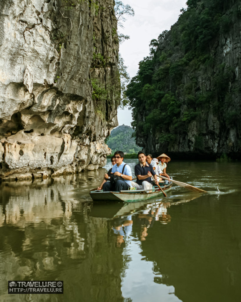 Other tourists enjoying the boat ride - Travelure ©