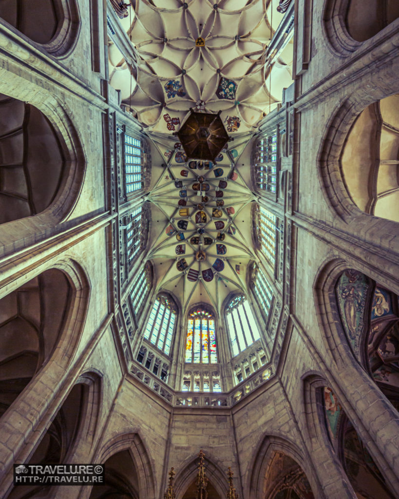 Church ceiling with many coats of arms - Travelure ©