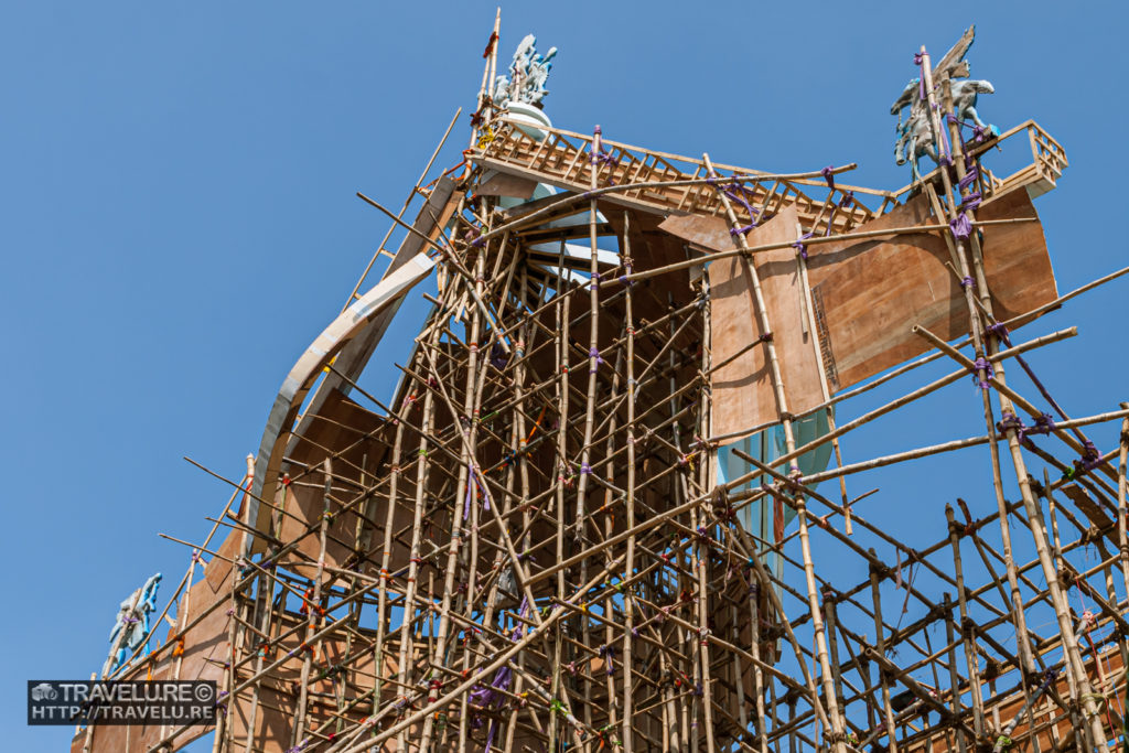 Behind the scenes of a pandal structure - Travelure ©