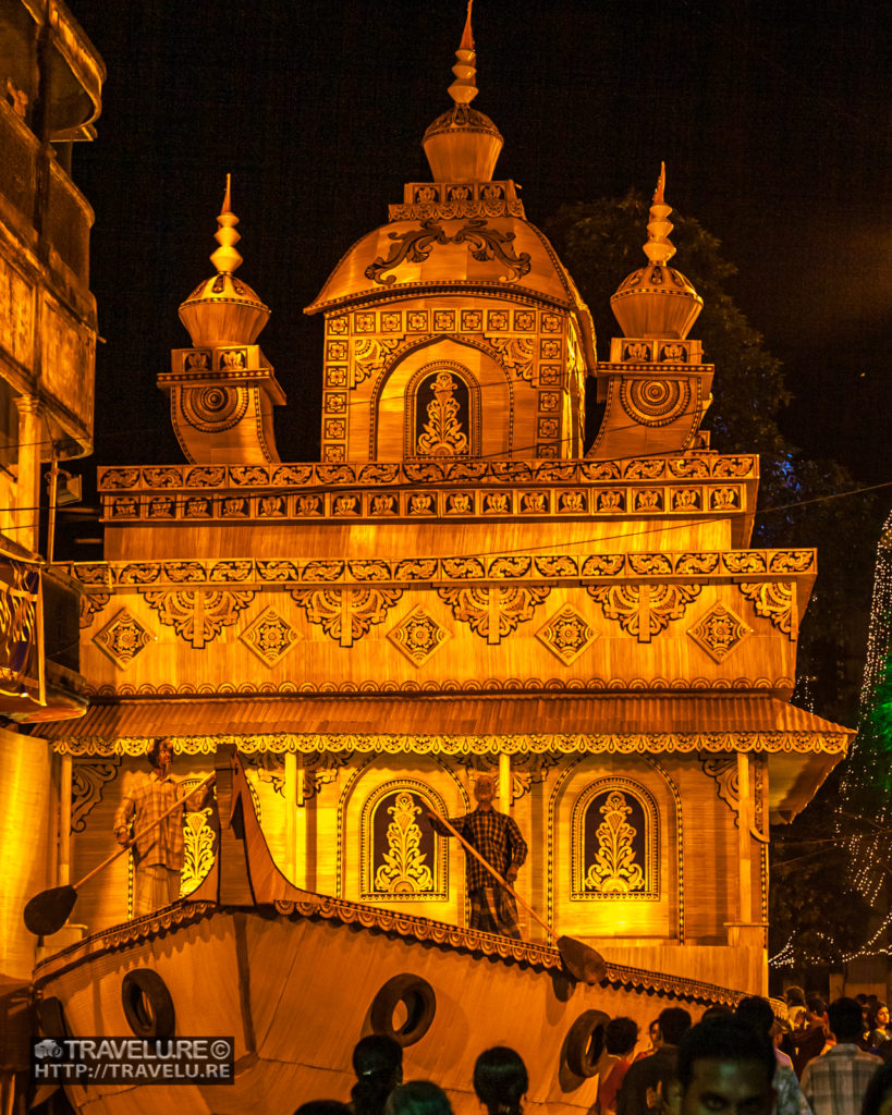 A boat-shaped pandal - Travelure ©