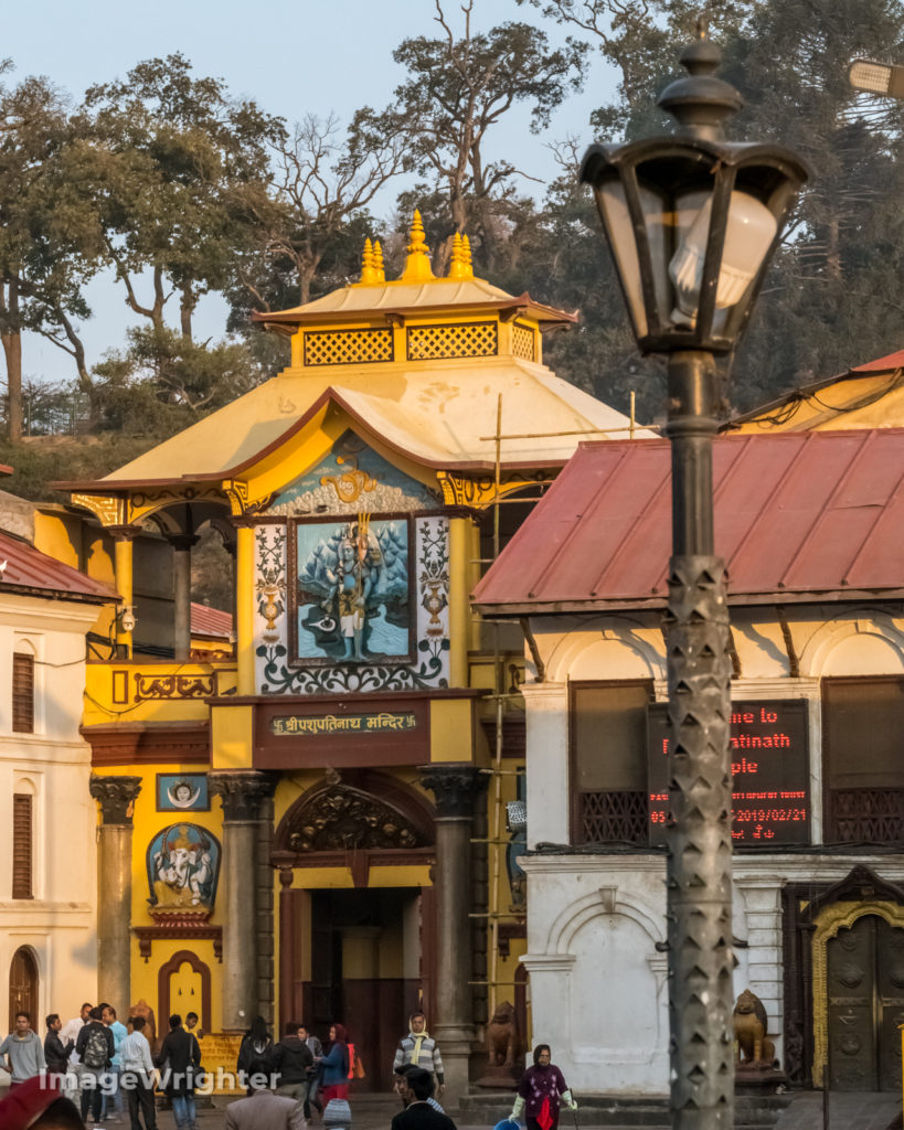 Entrance to the Pashupatinath Temple - Travelure ©