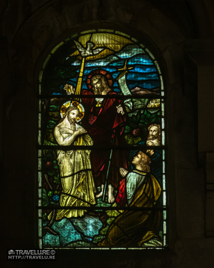 Exquisite stained glass window #2 - Travelure ©