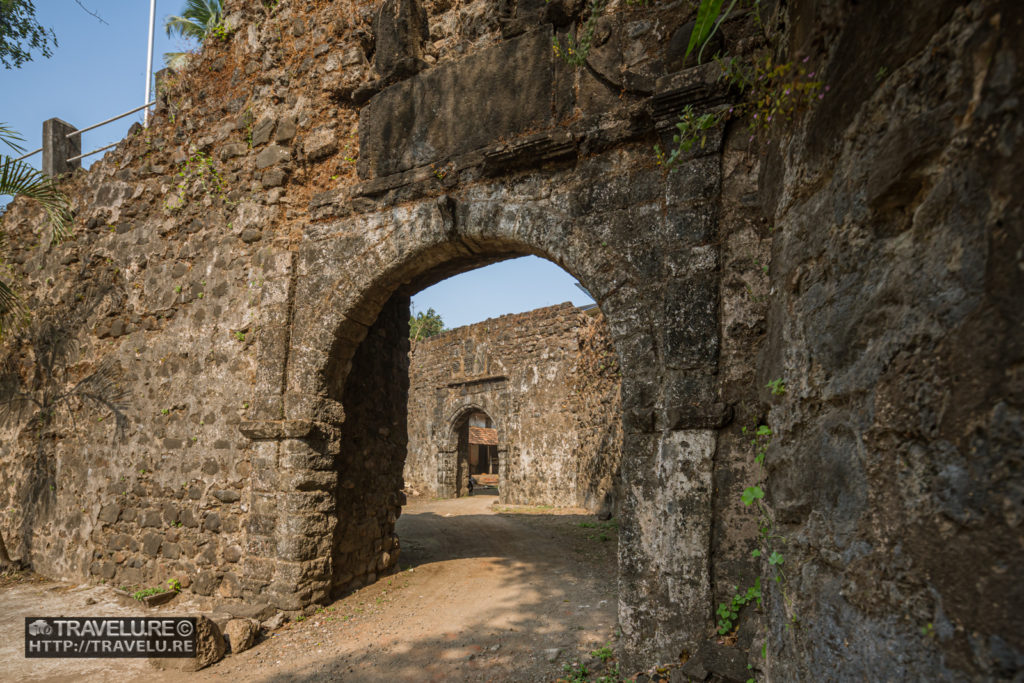 Double peripheral wall of the fort - Travelure ©