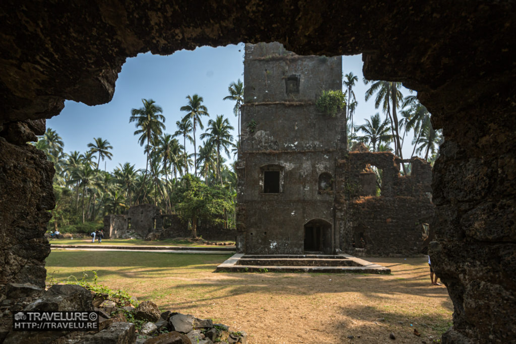 The ruins of a Portuguese church inside Revdanda Fort - Travelure ©