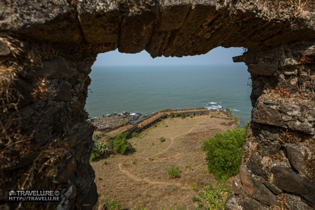 View of the bastion through one of the arched passages - Travelure ©