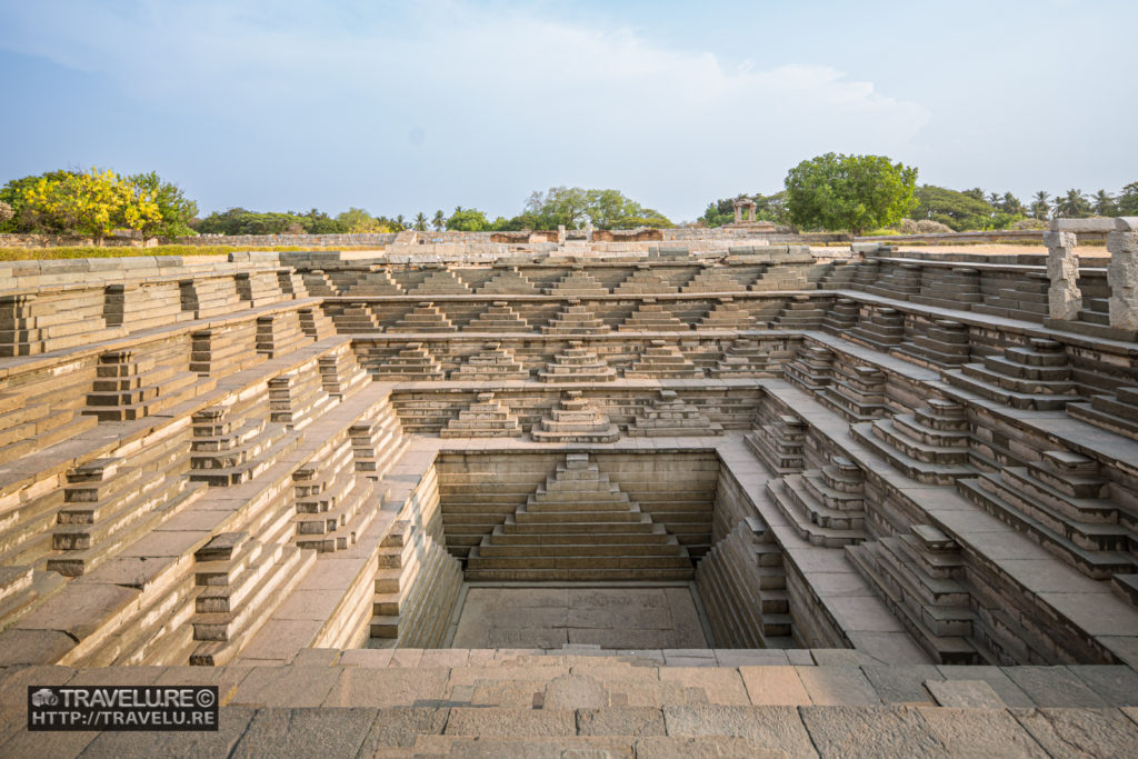 The step-well near Mahanavami platform - Travelure ©