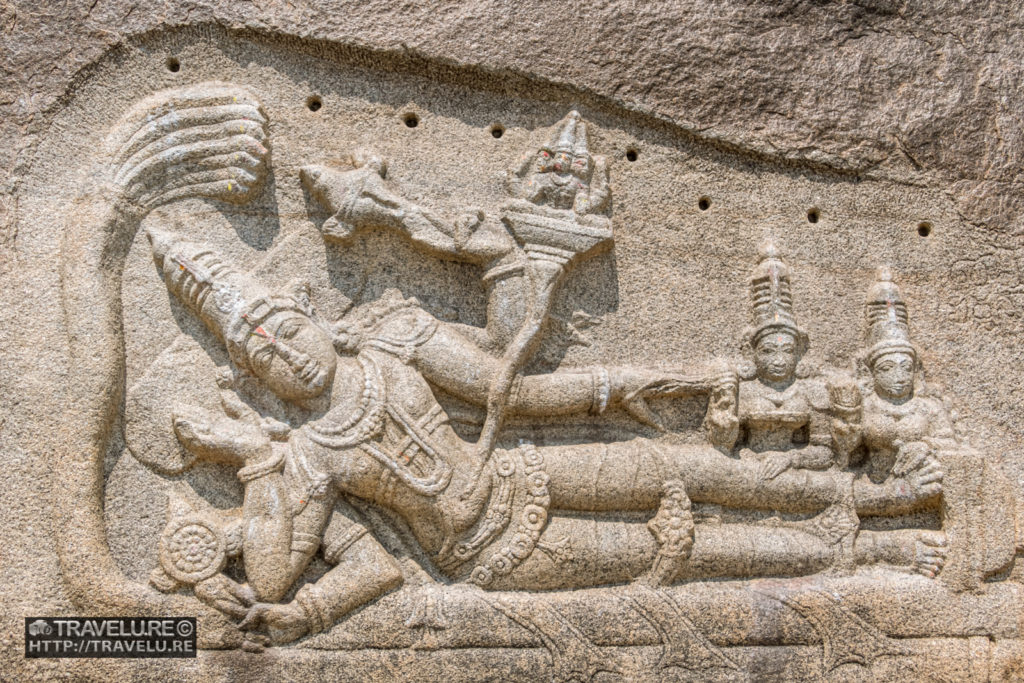 A reclining Vishnu carved on a boulder - Travelure ©